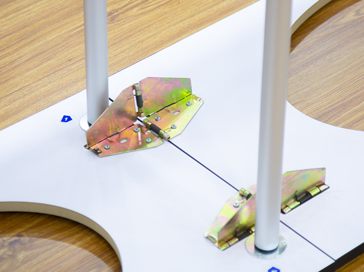 Folding Fabric Display Counter hardware detailing